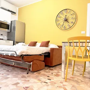 https://romolo-house.it-lombardy.com