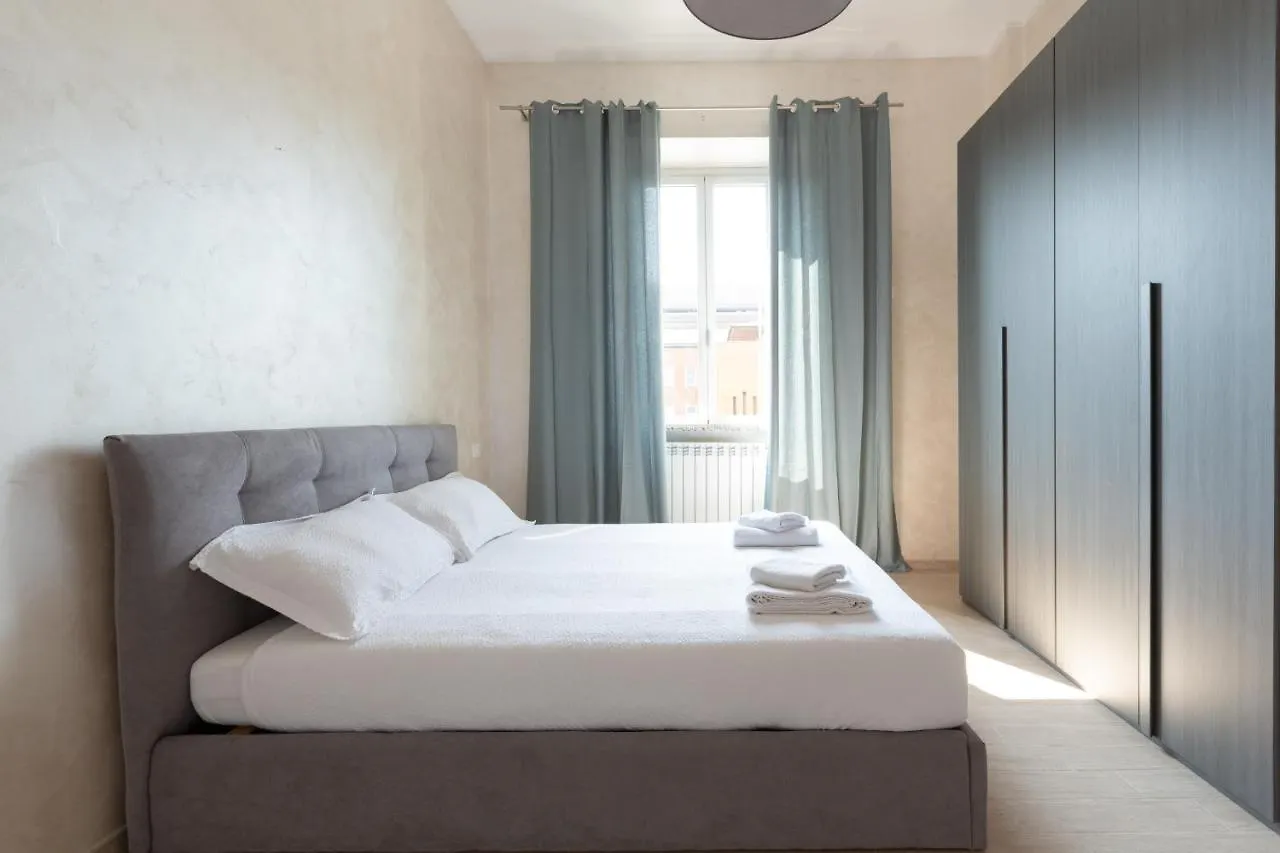 Zara Bright Flat Apartment Milan